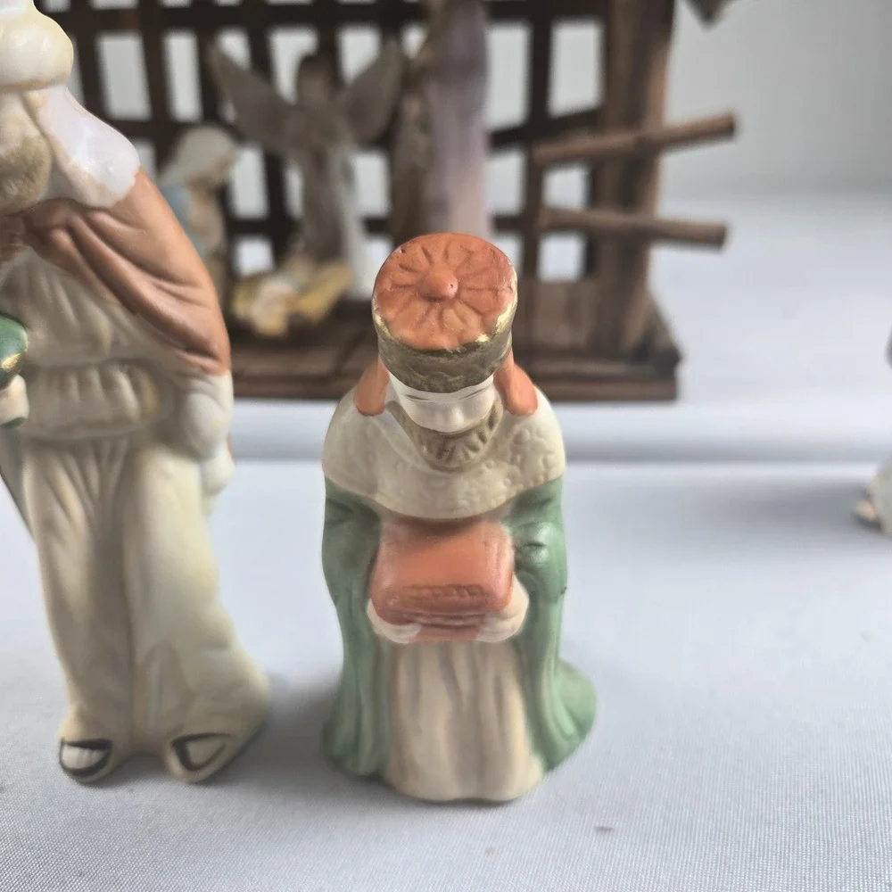 Vintage Nativity Set Wood Stable 11 Figures and Manger Creche Christmas w/ Box